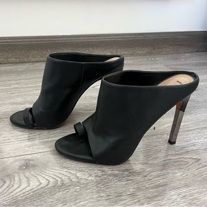 BCBGMAXAZRIA GENUINE LEATHER HEELS